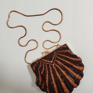 Retro Scalloped Shell Sequin Flapper Purse in Black and Gold